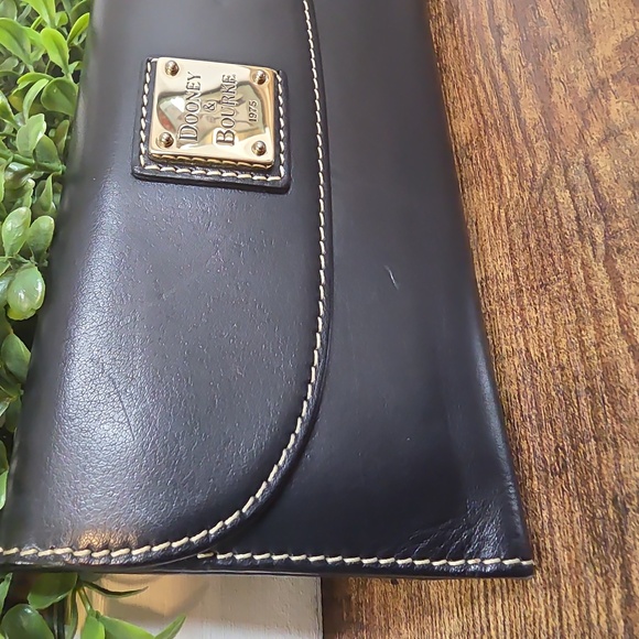 Vintage Dooney & Bourke Black Leather Wallet - Picture 8 of 8